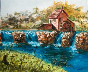 Un paysage bucolique et rafraîchissant : un vieux moulin en pierre aux tuiles rouges se dresse au bord d’une rivière, alimenté par une roue à aubes en bois. L’eau cristalline dévale en cascades sur des rochers dorés, créant un contraste éclatant avec le bleu profond du cours d’eau. À l’avant-plan, une prairie verdoyante parsemée de fleurs sauvages et de branches desséchées ajoute une touche de naturel et de sérénité. En arrière-plan, des collines baignées de lumière dorée et d’arbres aux teintes douces encadrent cette scène empreinte de tranquillité et de charme rural.